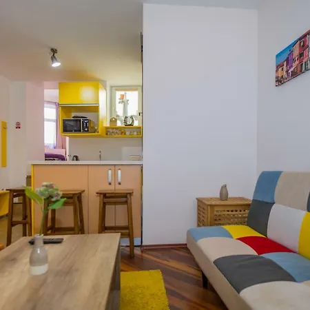 Cozy In Historic City Center