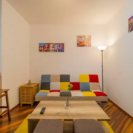 Cozy In Historic City Center Apartment